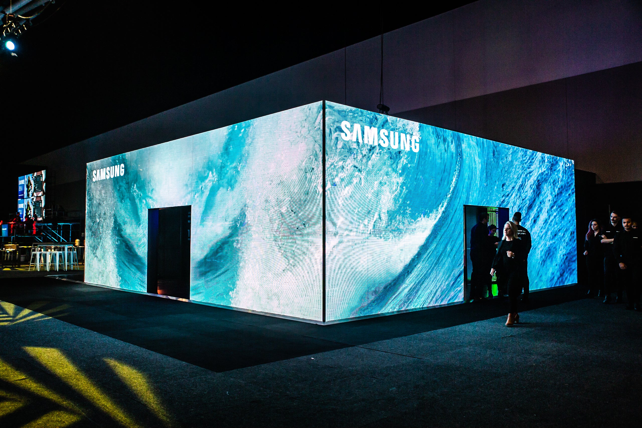 Samsung display with wave design in a dark setting