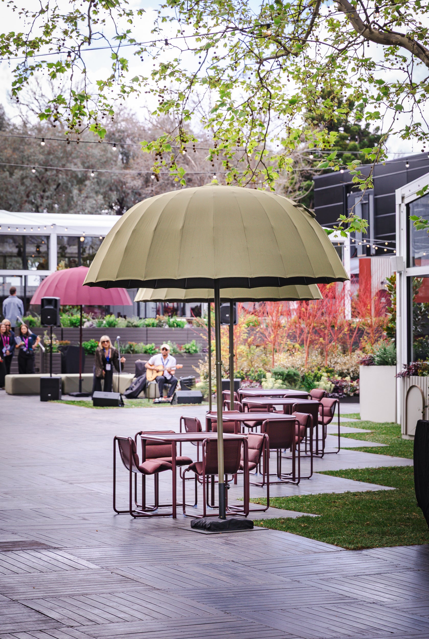 Isla Café Table
