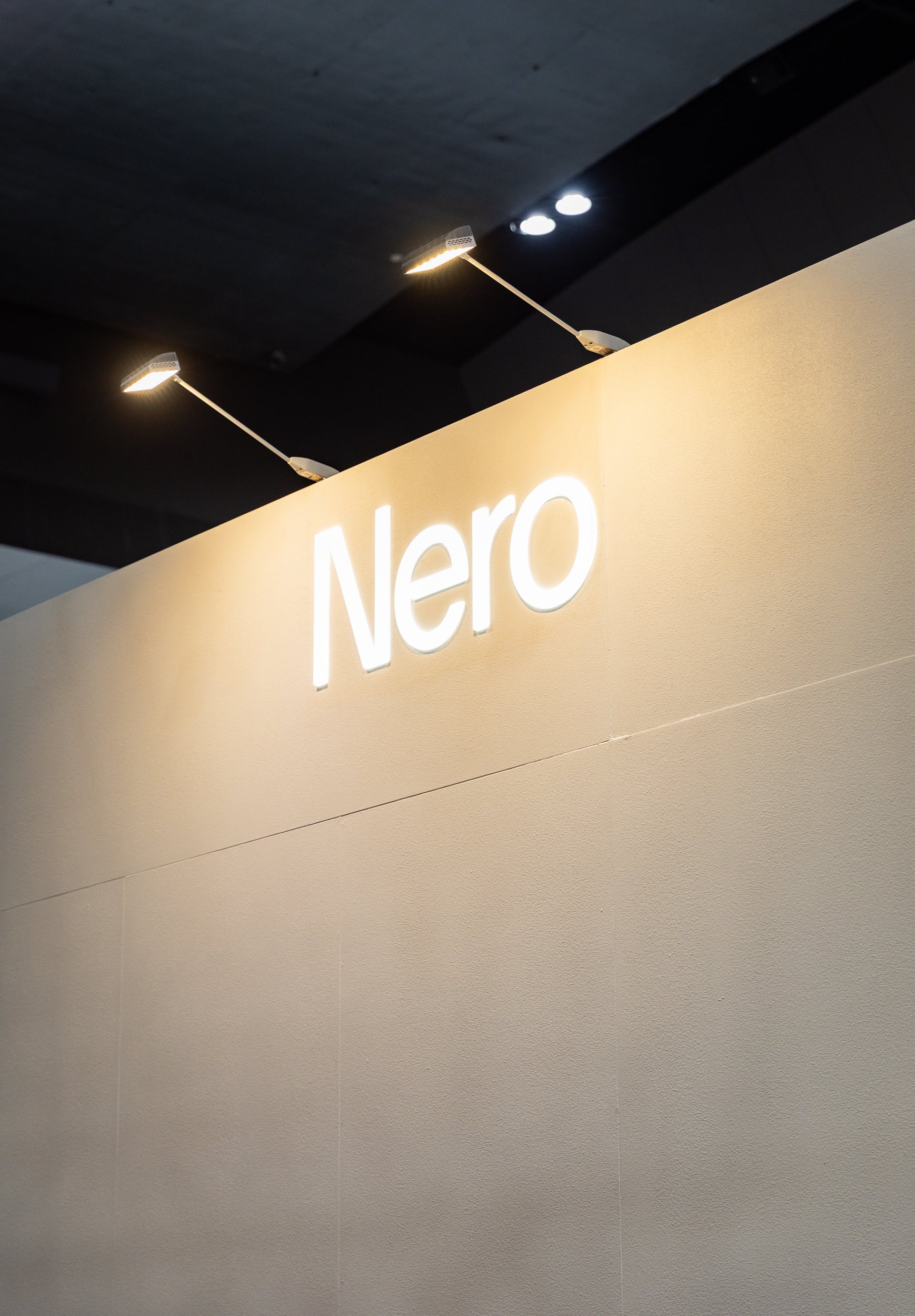 Neon sign with 'Nero' on a beige wall with black ceiling