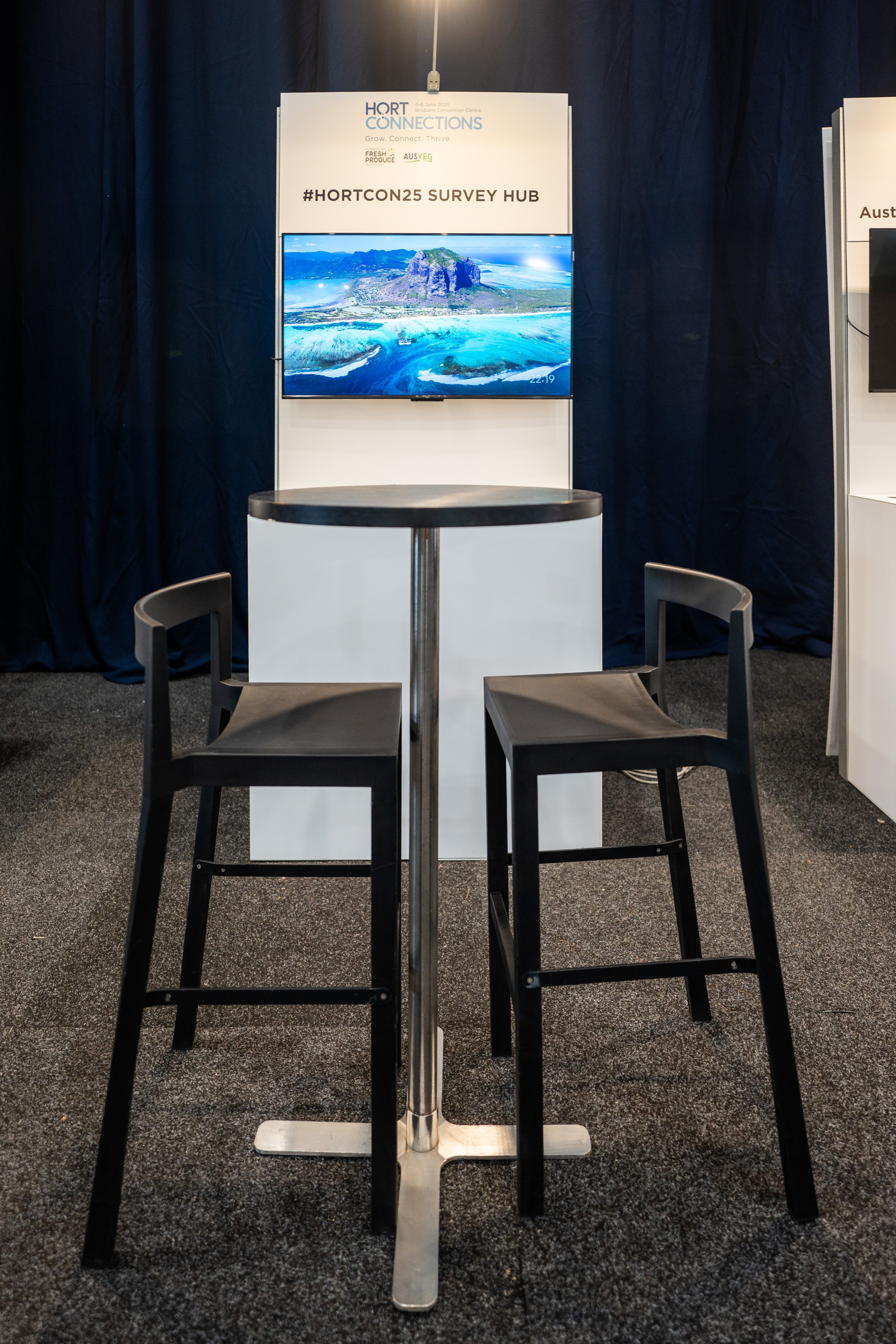 Plus Bar Table (Round)